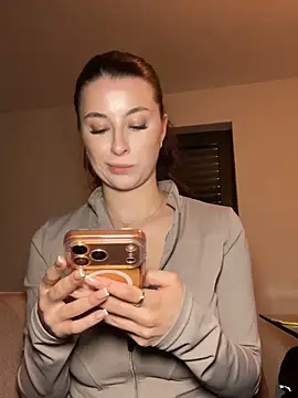 Snapshot of Mia-Minou chatting on 3, 3, 2026 Mia-Minou online show from 3, 3, 2026