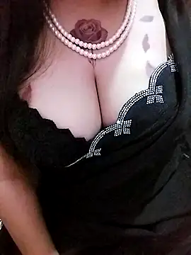 Snapshot of SHUBHI880 chatting on 4, 10, 2025 SHUBHI880 online show from 4, 10, 2025