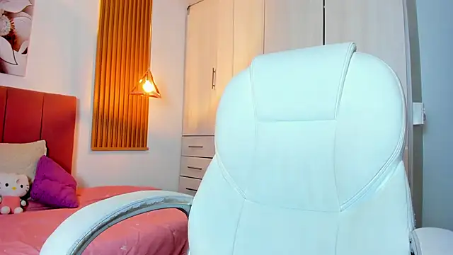 Snapshot of mia_nevaeh chatting on 4, 1, 2025 mia nevaeh online show from 4, 1, 2025