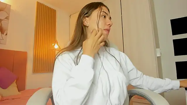 Snapshot of mia_nevaeh chatting on 5, 1, 2025 mia nevaeh online show from 5, 1, 2025