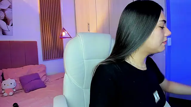 mia nevaeh online show from 18, 1, 2026