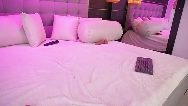 Bella TS  online show from 6, 3, 2025