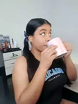 Fanny Klean online show from 6, 2, 2025