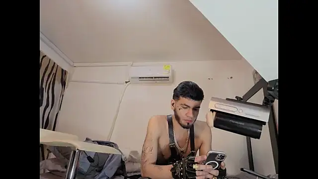 Snapshot of badanyboy chatting on 10, 4, 2026 badanyboy online show from 10, 4, 2026