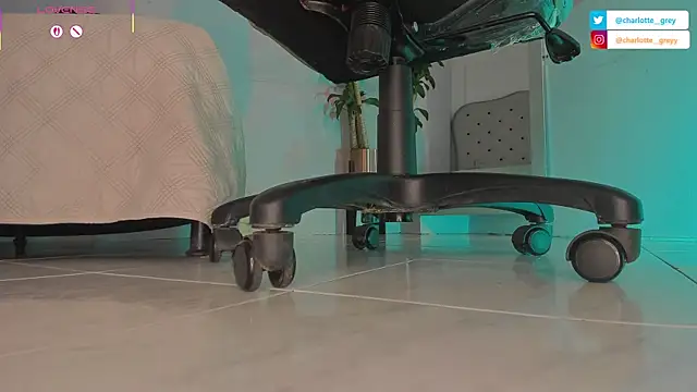 Snapshot of charlotte__grey chatting on 21, 10, 2025 charlotte grey online show from 21, 10, 2025