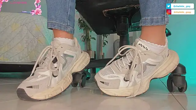 Snapshot of charlotte__grey chatting on 25, 10, 2025 charlotte grey online show from 25, 10, 2025