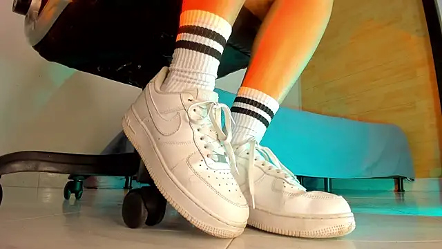 Snapshot of charlotte__grey chatting on 17, 11, 2025 charlotte grey online show from 17, 11, 2025