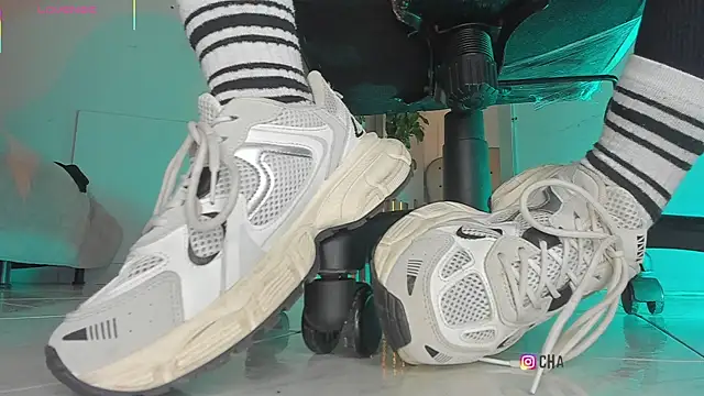 Snapshot of charlotte__grey chatting on 18, 11, 2025 charlotte grey online show from 18, 11, 2025