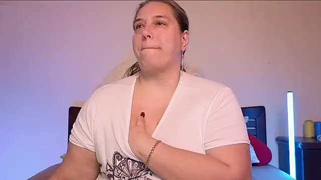 Snapshot of Niter chatting on 28, 10, 2025 Niter online show from 28, 10, 2025