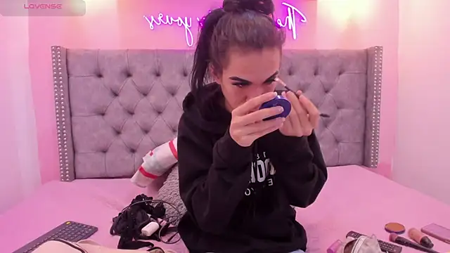 Mia thompson 19 online show from 2, 11, 2025