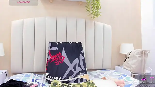 Snapshot of Mia_thompson_19 chatting on 6, 2, 2026 Mia thompson 19 online show from 6, 2, 2026