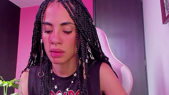 Juanadearco5 online show from 6, 12, 2024