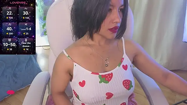 Snapshot of petite_molly_ chatting on 8, 11, 2025 petite molly online show from 8, 11, 2025