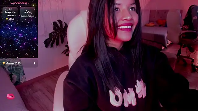 Snapshot of petite_molly_ chatting on 28, 11, 2025 petite molly online show from 28, 11, 2025