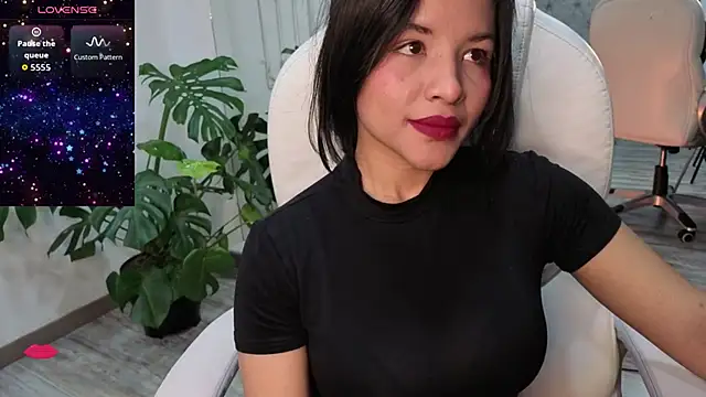 Snapshot of petite_molly_ chatting on 5, 12, 2025 petite molly online show from 5, 12, 2025