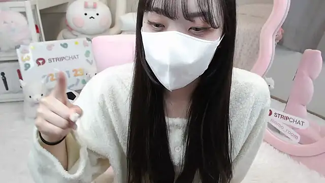 momo room online show from 25, 1, 2025