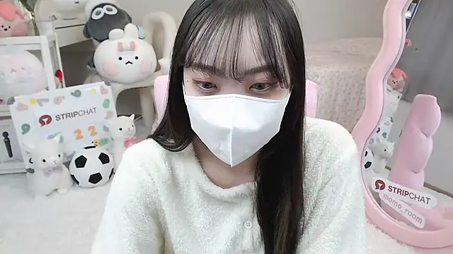 momo room online show from 2, 2, 2025