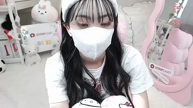 momo room online show from 23, 3, 2025