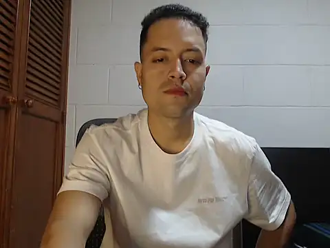 dimitriquiet05 online show from 8, 4, 2026