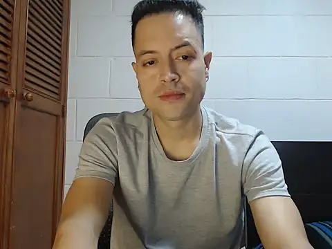 dimitriquiet05 online show from 9, 4, 2026