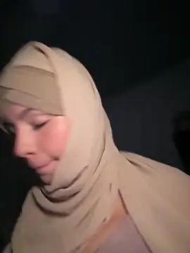 lalilamassu1 online show from 10, 4, 2026