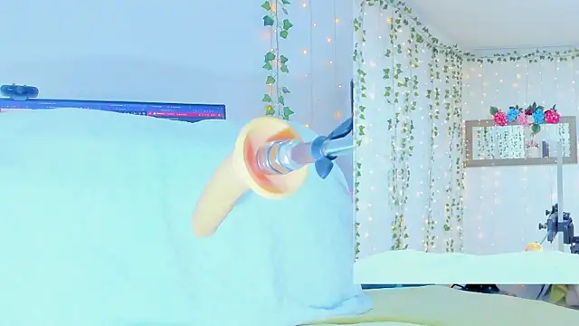 Snapshot of Tiffanny_Love_ chatting on 8, 10, 2025 Tiffanny Love online show from 8, 10, 2025