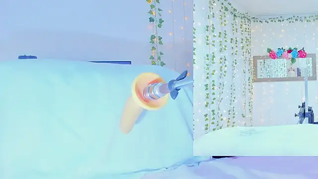 Snapshot of Tiffanny_Love_ chatting on 9, 10, 2025 Tiffanny Love online show from 9, 10, 2025