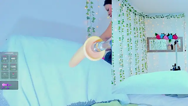 Snapshot of Tiffanny_Love_ chatting on 24, 10, 2025 Tiffanny Love online show from 24, 10, 2025