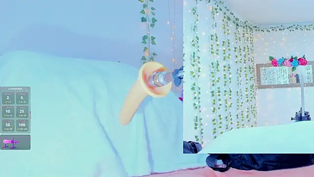 Snapshot of Tiffanny_Love_ chatting on 8, 11, 2025 Tiffanny Love online show from 8, 11, 2025