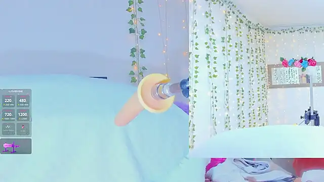 Snapshot of Tiffanny_Love_ chatting on 10, 11, 2025 Tiffanny Love online show from 10, 11, 2025