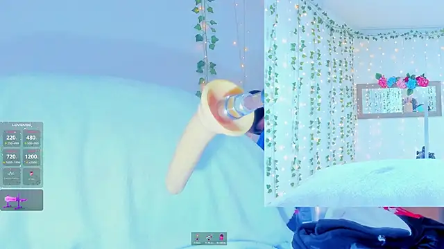 Snapshot of Tiffanny_Love_ chatting on 15, 11, 2025 Tiffanny Love online show from 15, 11, 2025