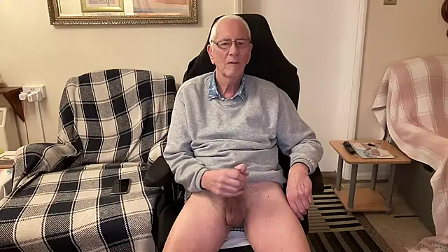 Snapshot of cutaboverest chatting on 18, 11, 2025 cutaboverest online show from 18, 11, 2025