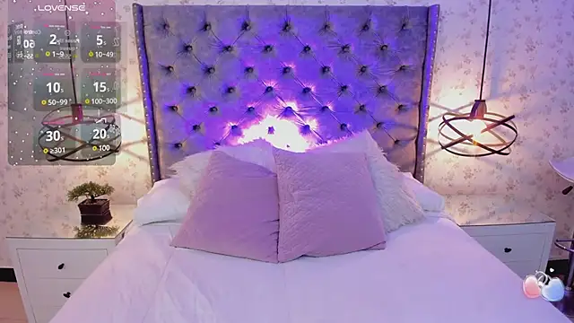 Snapshot of MiaWinx chatting on 8, 3, 2025 MiaWinx online show from 8, 3, 2025