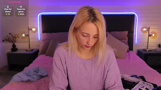 Selena Lily online show from 6, 10, 2025
