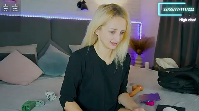 Selena Lily online show from 8, 10, 2025