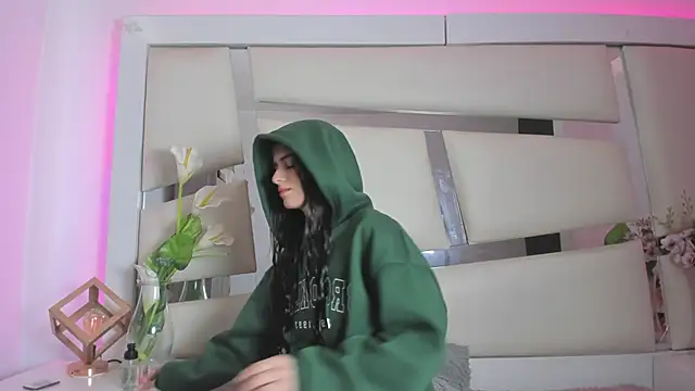 chrystal js online show from 10, 12, 2024