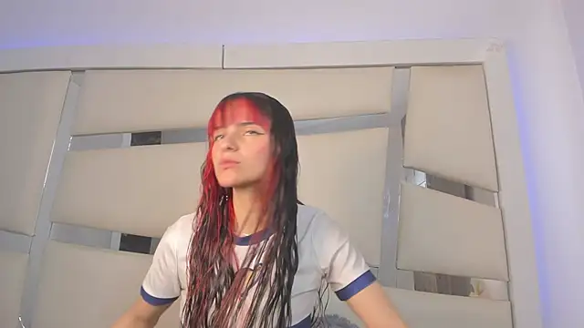 chrystal js online show from 24, 2, 2025