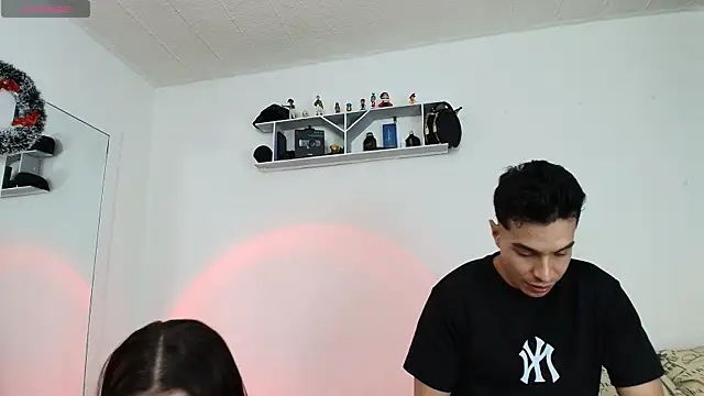 HotCouple 697 online show from 15, 12, 2024