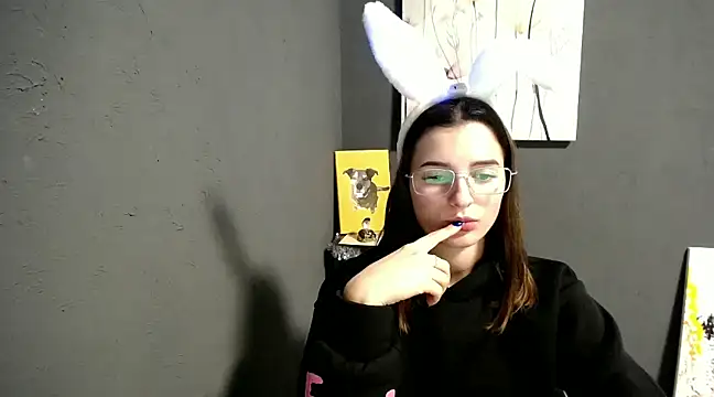 lady olivia  online show from 9, 12, 2024