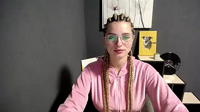 lady olivia  online show from 15, 10, 2025