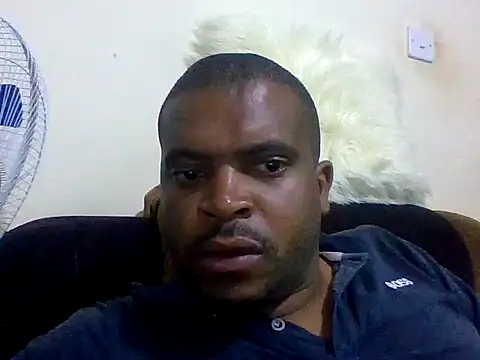 Snapshot of lui_cuuty chatting on 20, 10, 2025 lui cuuty online show from 20, 10, 2025