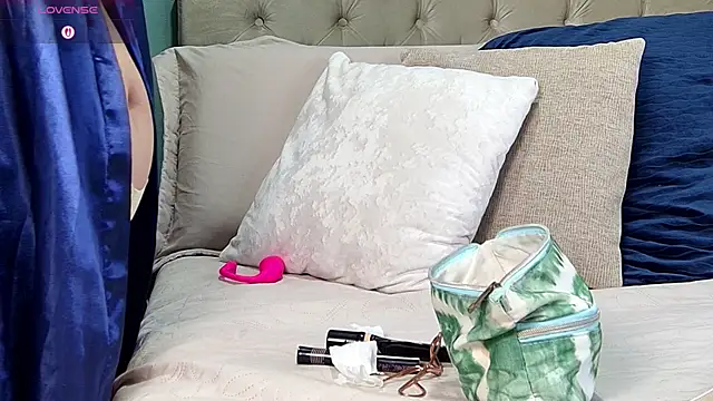 Snapshot of yanella_fire chatting on 25, 10, 2025 yanella fire online show from 25, 10, 2025