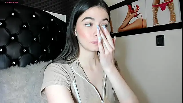 Snapshot of diana_queen_ chatting on 19, 11, 2025 diana queen online show from 19, 11, 2025