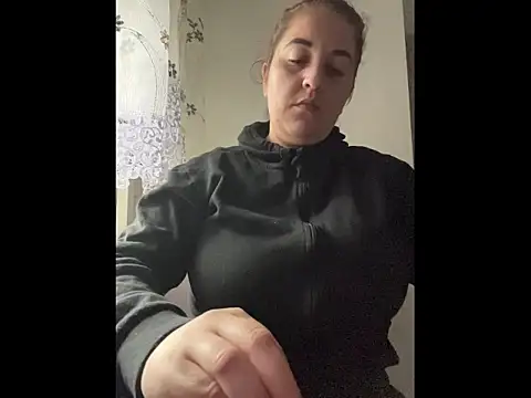 yzabell18 online show from 10, 10, 2025