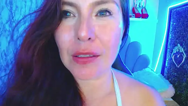 evelyn mature19 online show from 10, 3, 2025