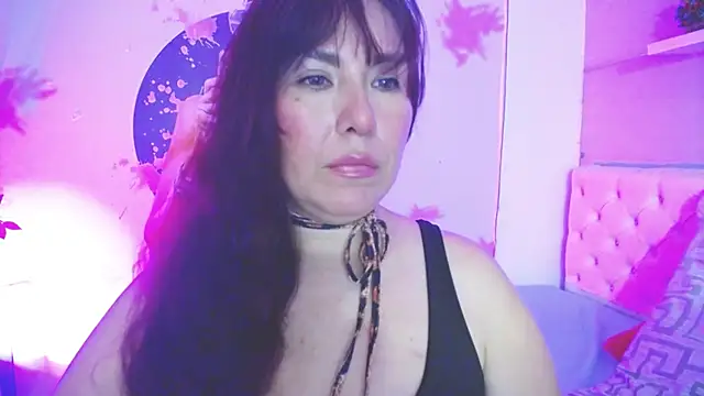 evelyn mature19 online show from 25, 9, 2025