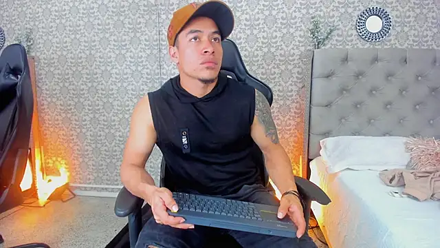 Bryson Collins  online show from 3, 2, 2025