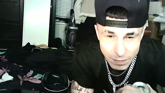 Snapshot of --D-a-D-D-y- chatting on 4, 2, 2025 --D-a-D-D-y- online show from 4, 2, 2025