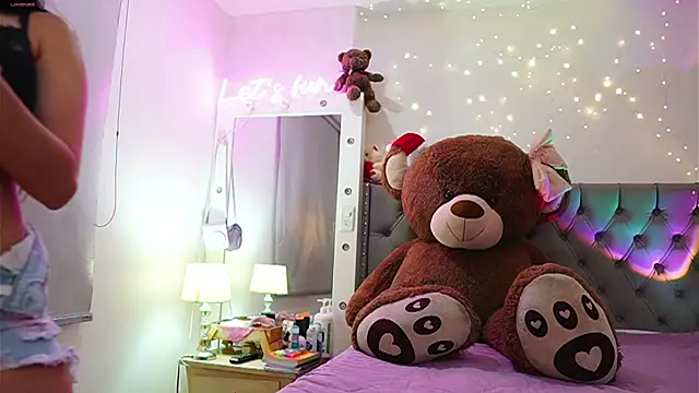 Snapshot of Tiana_sanders chatting on 16, 12, 2024 Tiana sanders online show from 16, 12, 2024