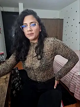 Thaliacooper  online show from 13, 12, 2025